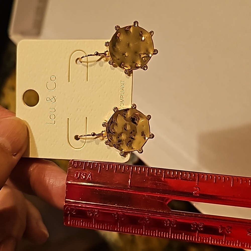 LOU & CO NWT Hammered Gold Sun-Shaped Earrings with accent stone - Picture 7 of 7